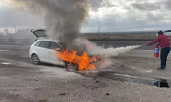 Seyir Halindeki Otomobil Alev Aldı
