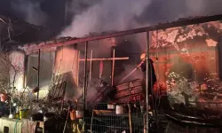 Çiftlik Yangını: Ev ve Tarım Araçları Kül Oldu