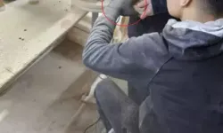 Mobilya Fabrikasında Çivi Kazası: Genç İşçi Yaralandı