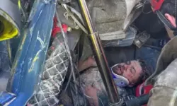 Bariyerlere Çarpan TIR’da Sıkışan Sürücü Kurtarıldı