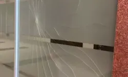 Ağabeyinin Cezasına Sinirlenen Kişi Cam Kırdı