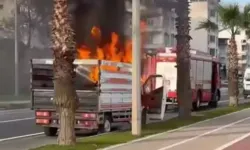 Seyir Halindeki Kamyonet Alev Aldı