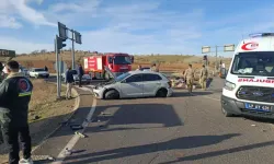 TIR’ın Çarptığı Otomobilin Sürücüsü Ağır Yaralandı