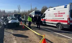 Midibüs ile Otomobil Çarpıştı: 11 Yaralı