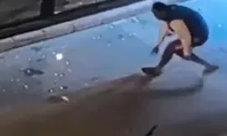 Bir Kişi Taşla Araç ve İş Yerlerinin Camlarını Kırdı