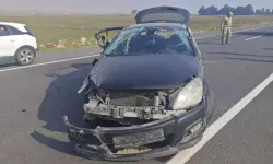 Otomobil Bariyerlere Çarptı: 4 Yaralı