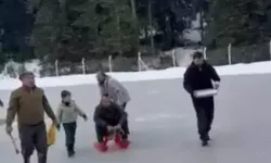 Buz Tutan Gölette Tehlikeli Anlar Kamerada