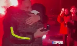 Motokurye, Kaza Süsüyle Sevgilisine Evlilik Teklifi Yaptı