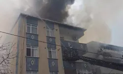 Ümraniye’de Çatı Yangını Bitişik Binalara Sıçradı