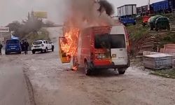 Erbaa’da Kargo Minibüsü Alev Alev Yandı
