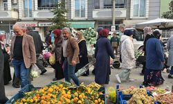 Erbaa Salı Pazarında Yoğunluk: Sebze ve Meyve Fiyatları Düşünce İlgi Arttı