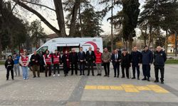 Erbaa Kaymakamı Dr. Remzi Demir, Türk Kızılayı Mobil İkram Aracını Ziyaret Etti