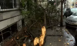 İstanbul’da Fırtına ve Sel Hayatı Olumsuz Etkiledi