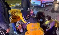 Yaya Geçidinde Kaza: Motosiklet Kadın Yayaya Çarptı