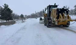 Kırşehir’de Kar Mesaisi: Yollar Açık, Hatlar Kesik