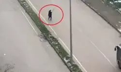 Otobüs Şoförü Kar Topu Atan Çocukları Sopayla Kovaladı