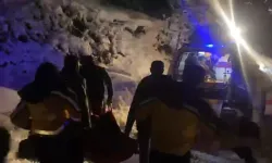 Kar Yolu Kapanınca Kadın Hastaneye Ulaştırıldı