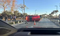 Antalya Sahil Yolunda Araç Yan Yattı