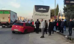 Yolcu Otobüsüyle Çarpışan Otomobilin Sürücüsü Yaralandı