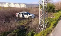 Serik’te Otomobil Elektrik Direğine Çarptı: 4 Yaralı
