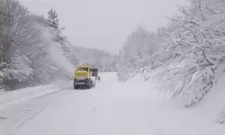 Amasya’da Kar Yağışı 54 Köy Yolunu Kapattı