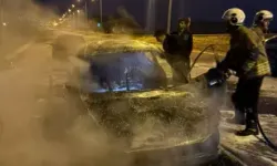 Reyhanlı’da Seyir Halindeki Otomobil Yandı