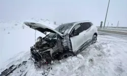 Erciyes Yolunda Refüje Çarpan Araçta 3 Yaralı