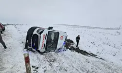 Kar Yağışı Ambulansı Şarampole Devirdi