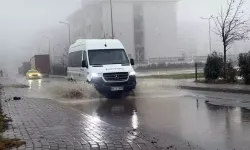 Sağanak Yağış Cadde ve Sokakları Su Bastı