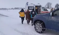 Çınar’da Kapanan Yolda Anne ve Bebek Kurtarıldı