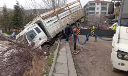 Beypazarı’nda Freni Tutmayan Kamyon Kaza Yaptı