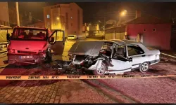 Afyonkarahisar’da Otomobil ile Kamyonet Çarpıştı: 3 Yaralı