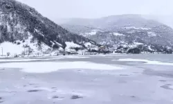 Göynük’te Çubuk Gölü Dondu: Kartpostallık Görüntüler