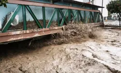 Sağanak Taşkına Neden Oldu: Yollar ve Evler Sular Altında