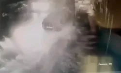 Çatıdan Düşen Kar Kütlesi Cipin Üzerine Düştü