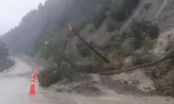 Çatalzeytin-İnebolu Yolunda Heyelan