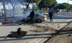Polis Takibindeki Araç Refüjdeki Ağaca Çarptı: 2 Yaralı