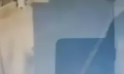 Yolun Karşısına Geçen Kişiye Otomobil Çarptı: Kaza Kamerada