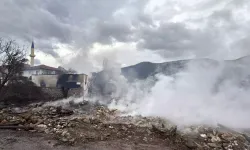 Ovacık’ta Yangın: 4 Ev ve Ahır Yandı