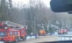 Uludağ Yolunda Tuzlama Aracıyla Çarpışma: 3 Yaralı