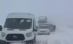 Ağrı-Doğubayazıt Yolunda Tipi: Araçlar Mahsur