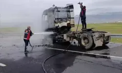 Seyir Halindeki TIR Alev Aldı: Araç Kullanılamaz Hale Geldi