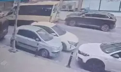 Kiralık Araç İki Araca Çarptı, Polisten Kaçtı