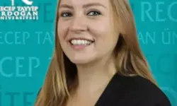 Rize’de Akademisyen Balkondan Düşerek Hayatını Kaybetti