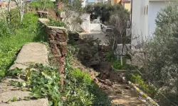 Ayvacık’ta Sağanak Etkili: İstinat Duvarı Çöktü