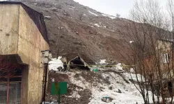 Çatak’ta Heyelan Faciası: Anne ve Torun Yaralı