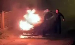 Avcılar’da Park Halindeki Otomobil Alev Alev Yandı