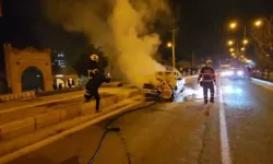 Mardin’de Seyir Halindeki Otomobil Yandı