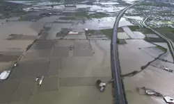 Manisa’da Gediz Nehri Taştı: Tarım Arazileri Su Altında