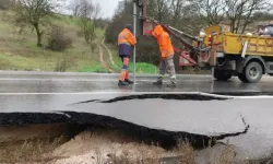 Balıkesir-Savaştepe Yolunda Toprak Kayması